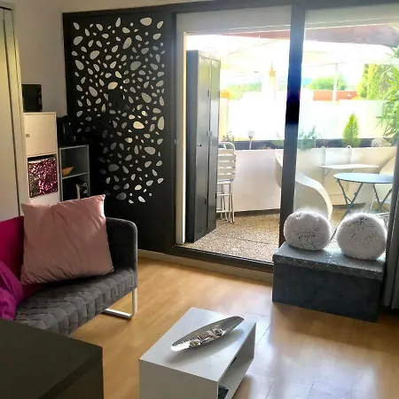 Eleis Apartment